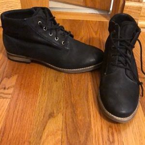 Like new black boots